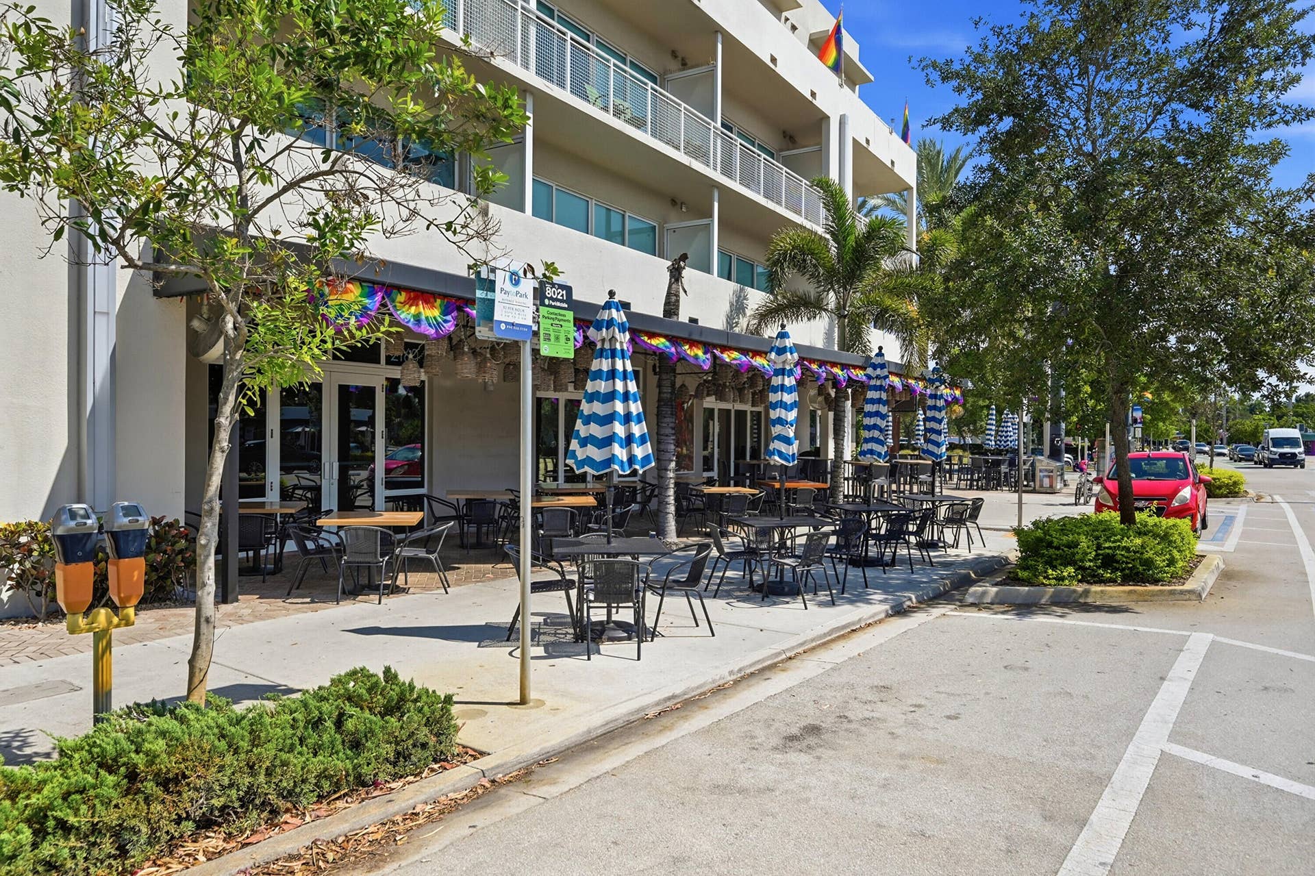 905 NE 28th Street, #206, Wilton Manors, FL 33334 Take advantage of the home's exceptional location with easy access to everything Wilton Drive has to offer.