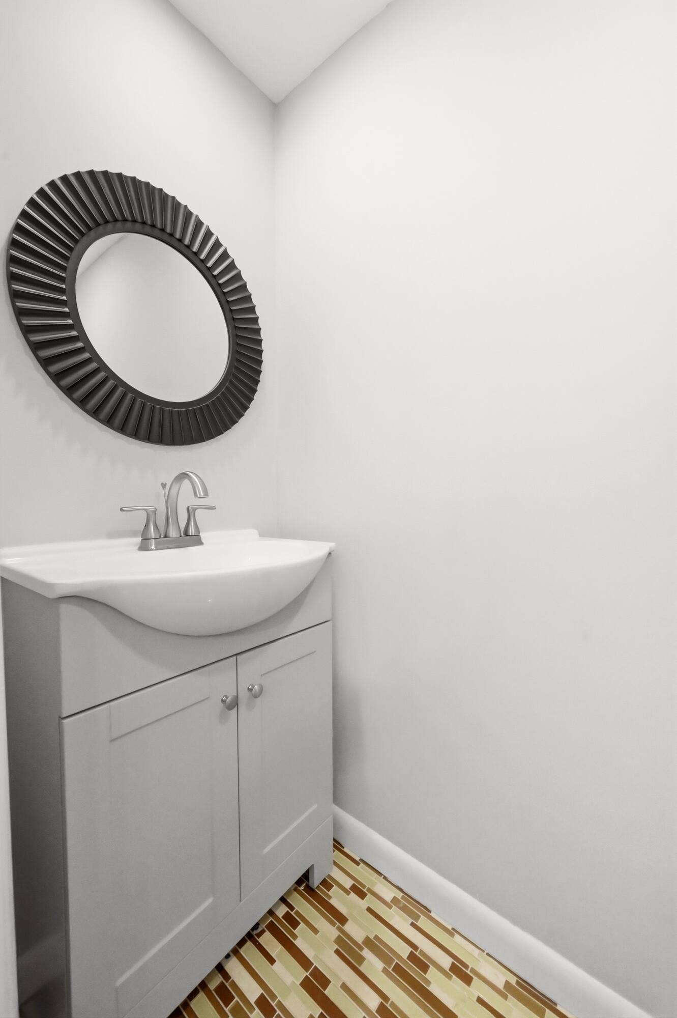 905 NE 28th Street, #206, Wilton Manors, FL 33334 Convenient half bathroom located off the main living area.