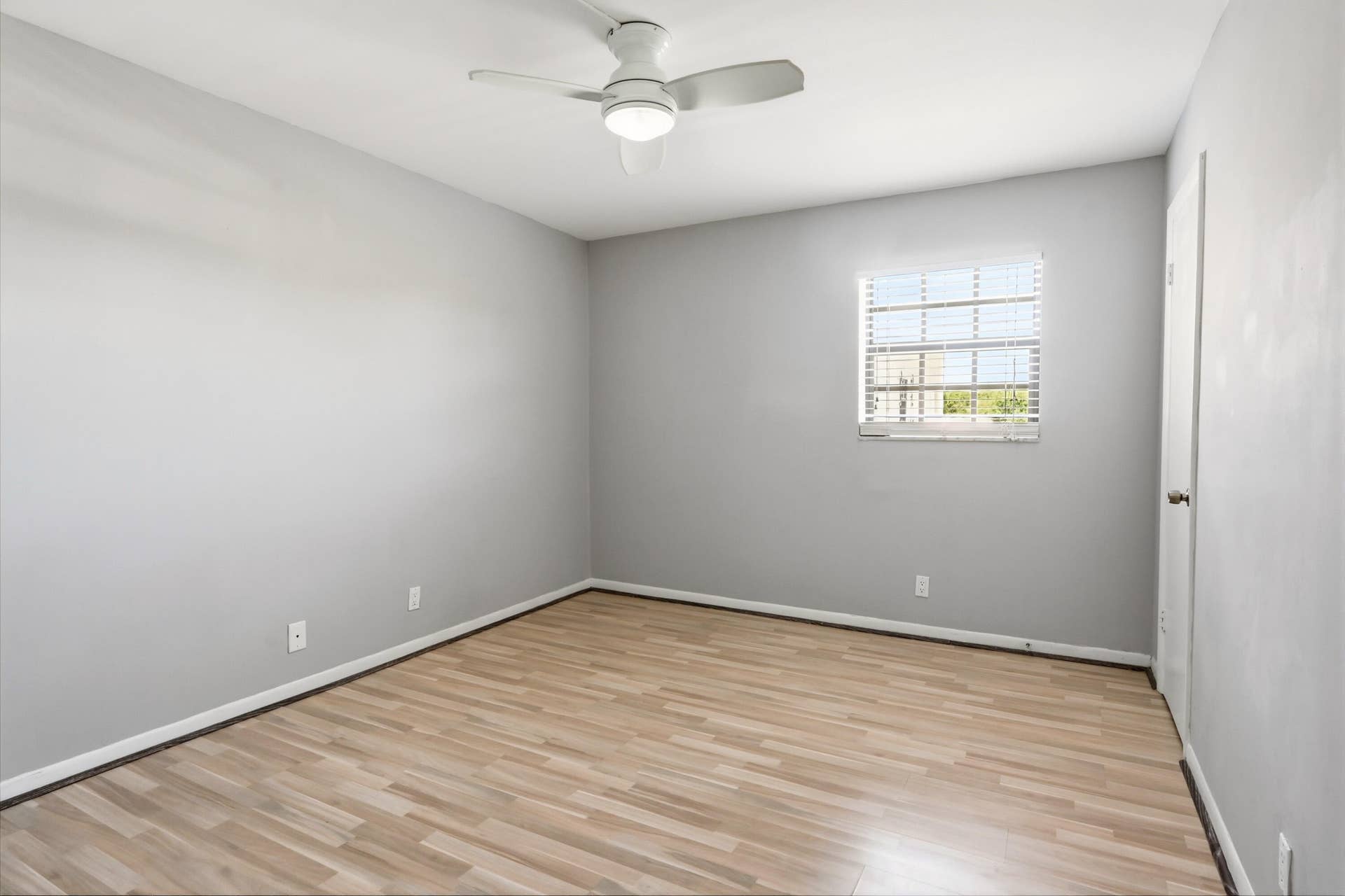 905 NE 28th Street, #206, Wilton Manors, FL 33334 Another view of the spacious bedroom.