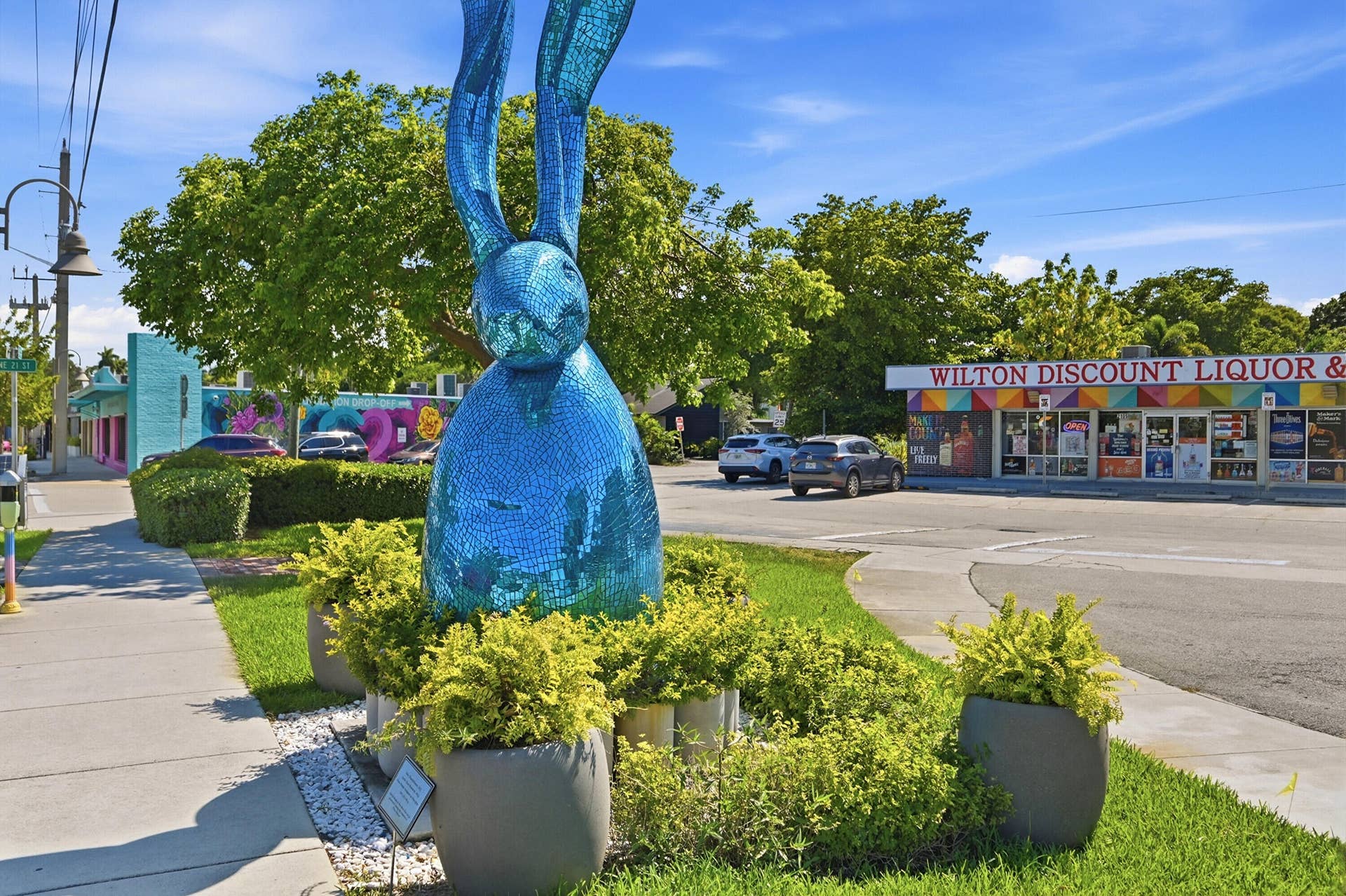 905 NE 28th Street, #206, Wilton Manors, FL 33334 Virtually Staged.