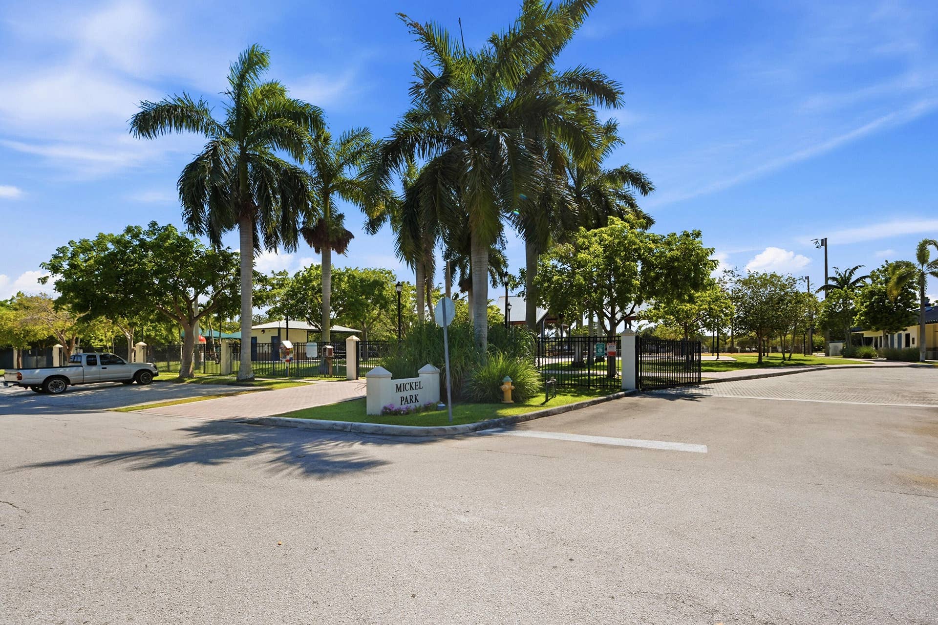 905 NE 28th Street, #206, Wilton Manors, FL 33334 Open park area providing plenty of room for outdoor activities and recreation.