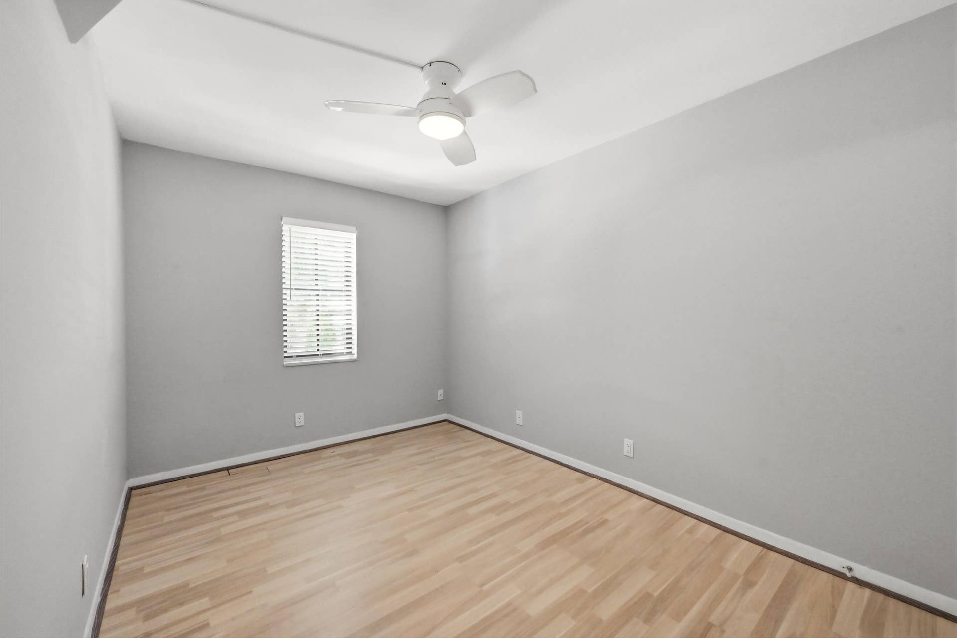 905 NE 28th Street, #206, Wilton Manors, FL 33334 Bedroom with generous closet space.