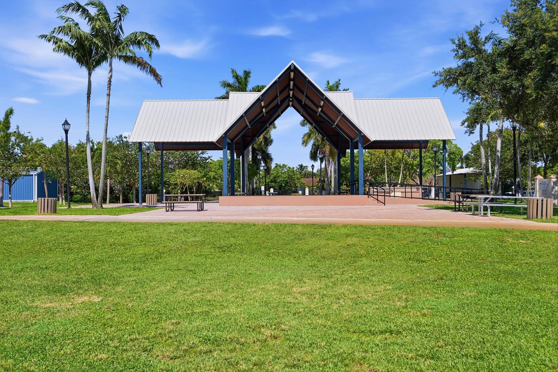 905 NE 28th Street, #206, Wilton Manors, FL 33334 A welcoming neighborhood park offering a peaceful place to relax and recharge.