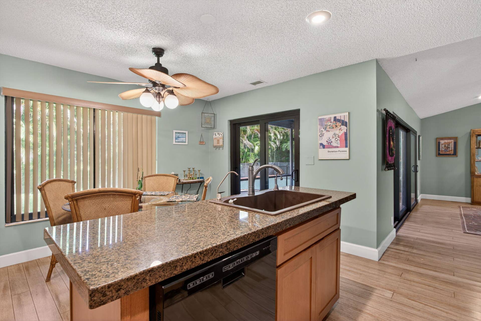 1311 NW 111th Way, Coral Springs, FL 33071 Kitchen