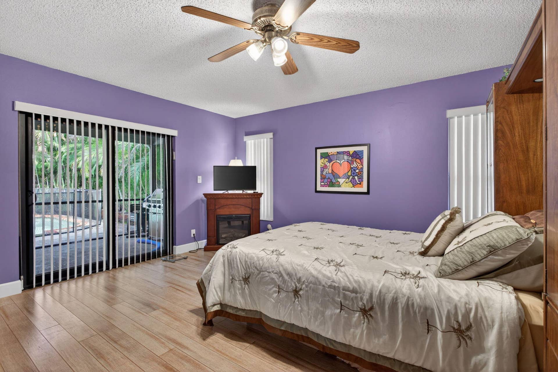 1311 NW 111th Way, Coral Springs, FL 33071 Sliding doors to screen enclosed patio