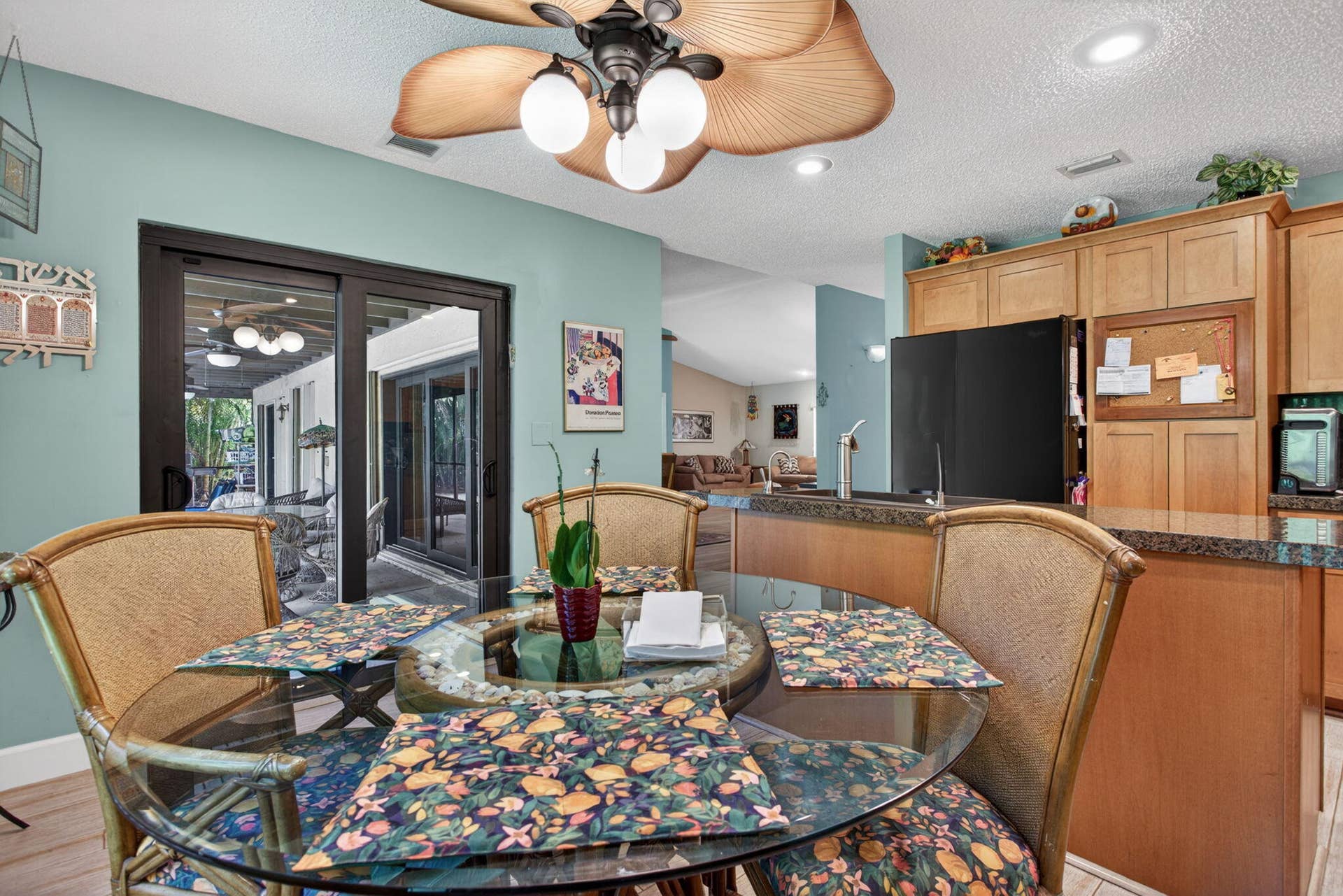 1311 NW 111th Way, Coral Springs, FL 33071 Eat-in kitchen
