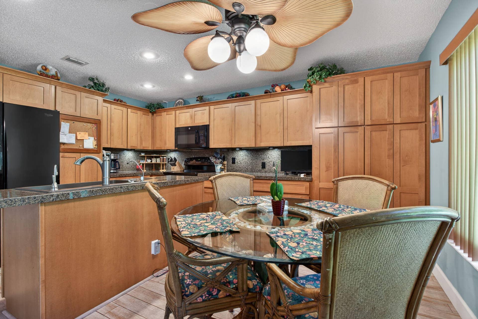 1311 NW 111th Way, Coral Springs, FL 33071 Lots of cabinets