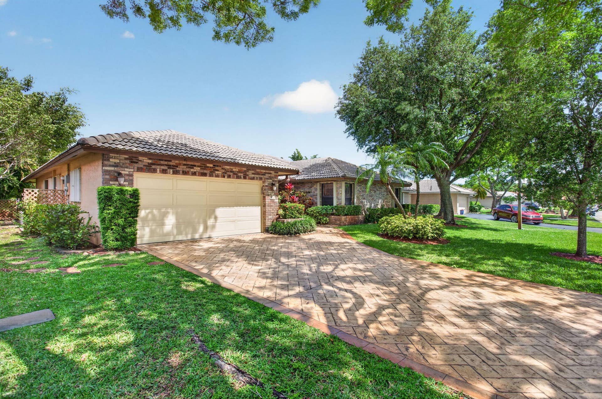 1311 NW 111th Way, Coral Springs, FL 33071 extra long driveway