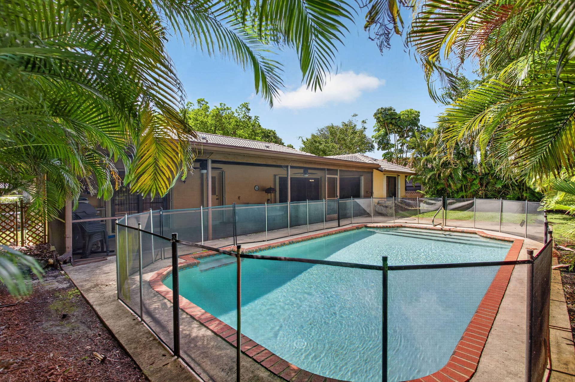 1311 NW 111th Way, Coral Springs, FL 33071 Childproof gate