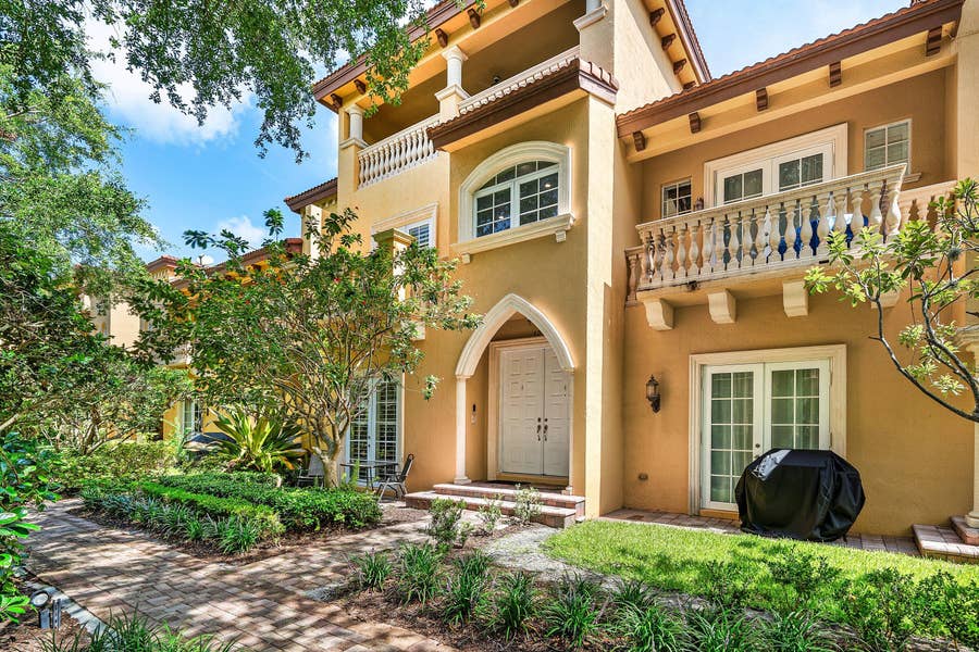 Property photo for 400 NE 69th Circle, Boca Raton, FL