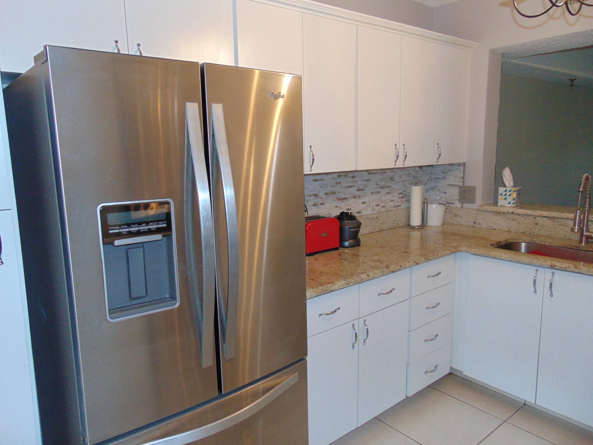 9220 SW 14th Street, #3103, Boca Raton, FL 33428 DUTCH DOOR REFRIGERATOR WITH FREZER ON BOTTOM
