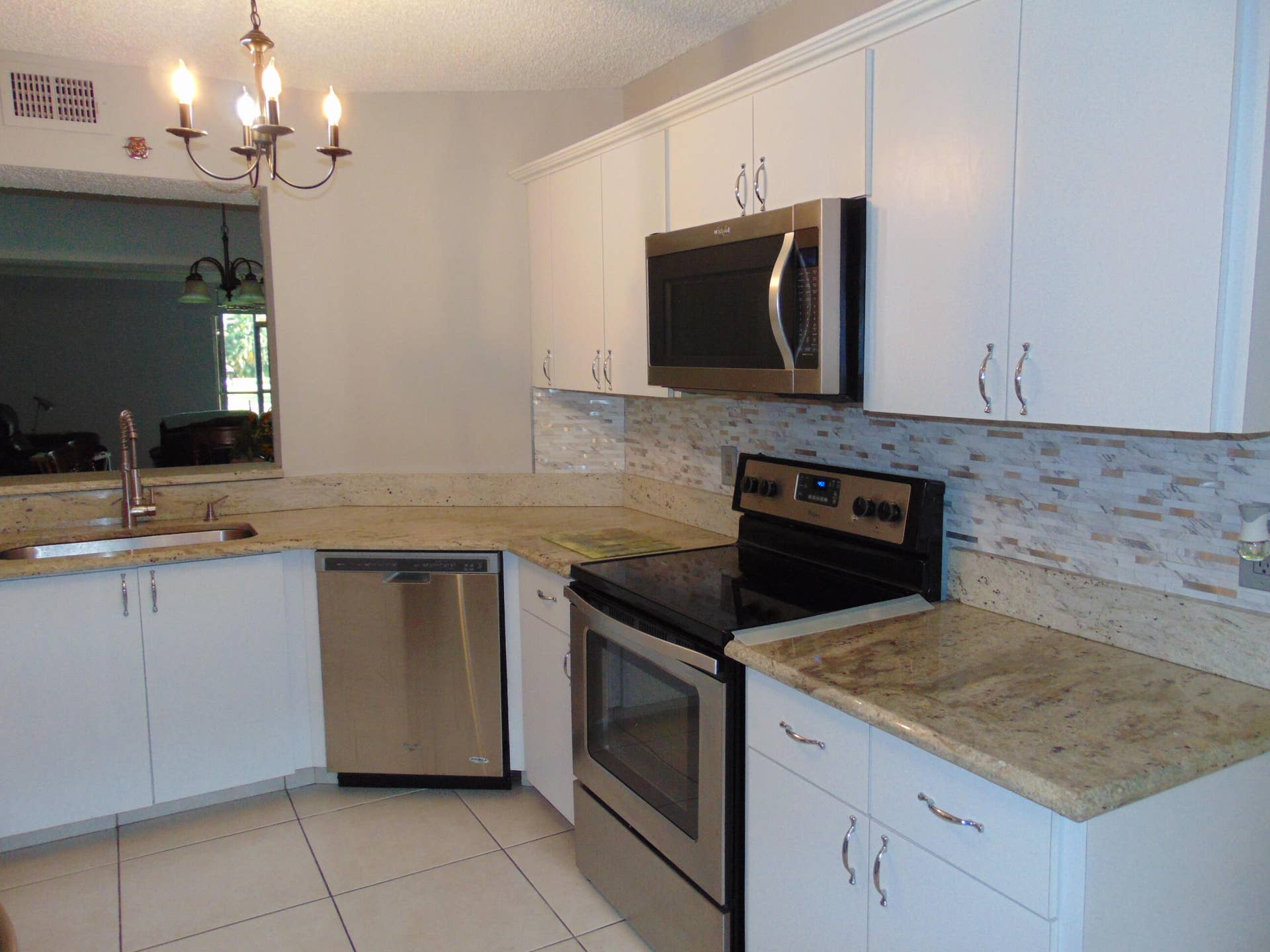 9220 SW 14th Street, #3103, Boca Raton, FL 33428 EAT IN KITCHEN WITH LOTS OF CABINET AND COUNTER SPACE