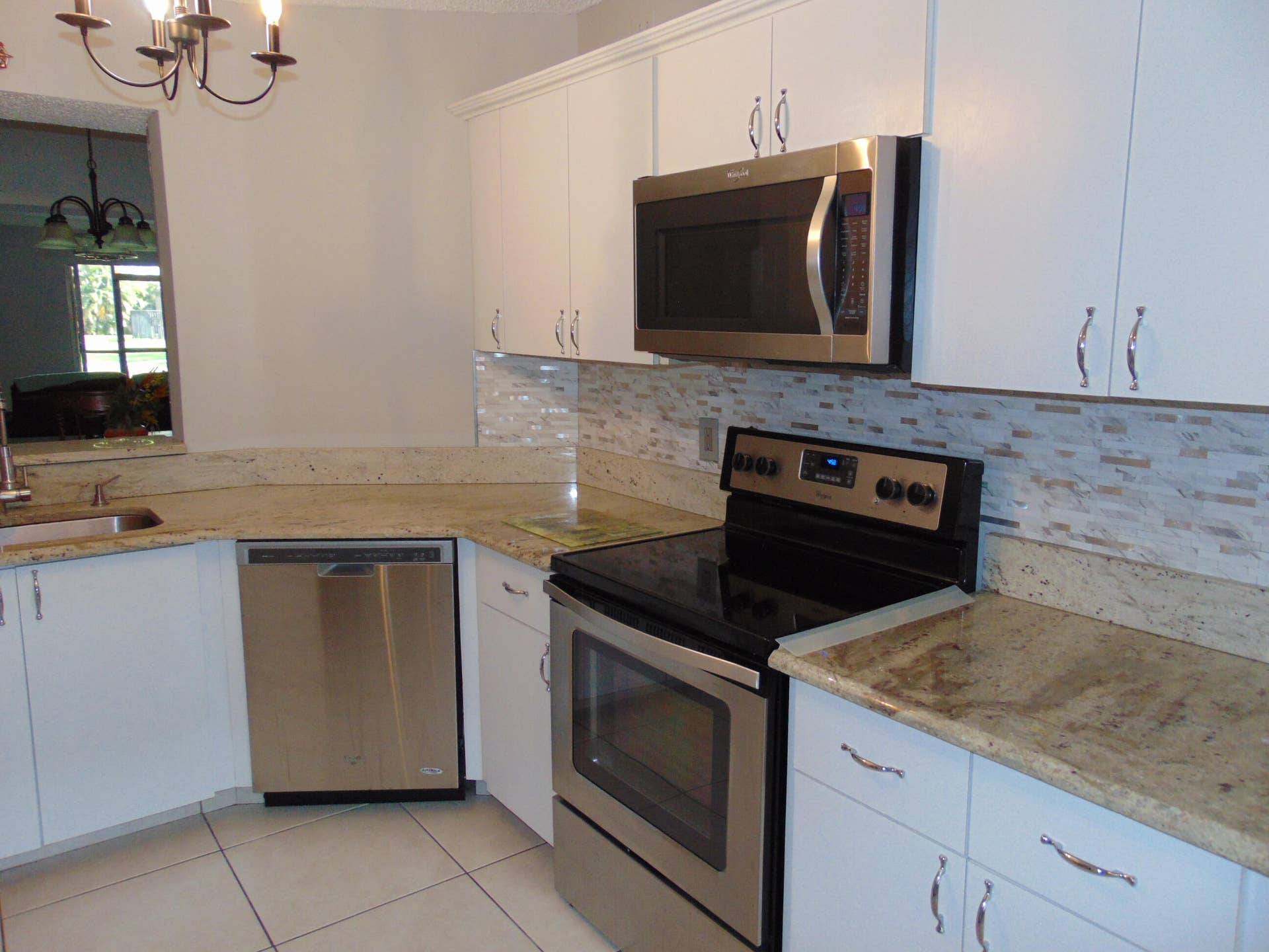 9220 SW 14th Street, #3103, Boca Raton, FL 33428 SMOOTH TOP RANGE. BUILT IN MICROWAVE