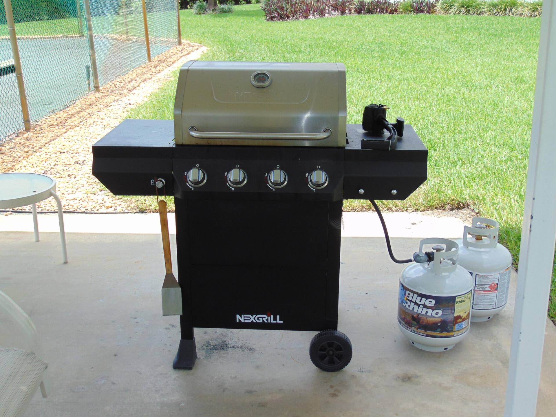 9220 SW 14th Street, #3103, Boca Raton, FL 33428 GAS GRILL AND SHADED PATIO AT TENIS COURT