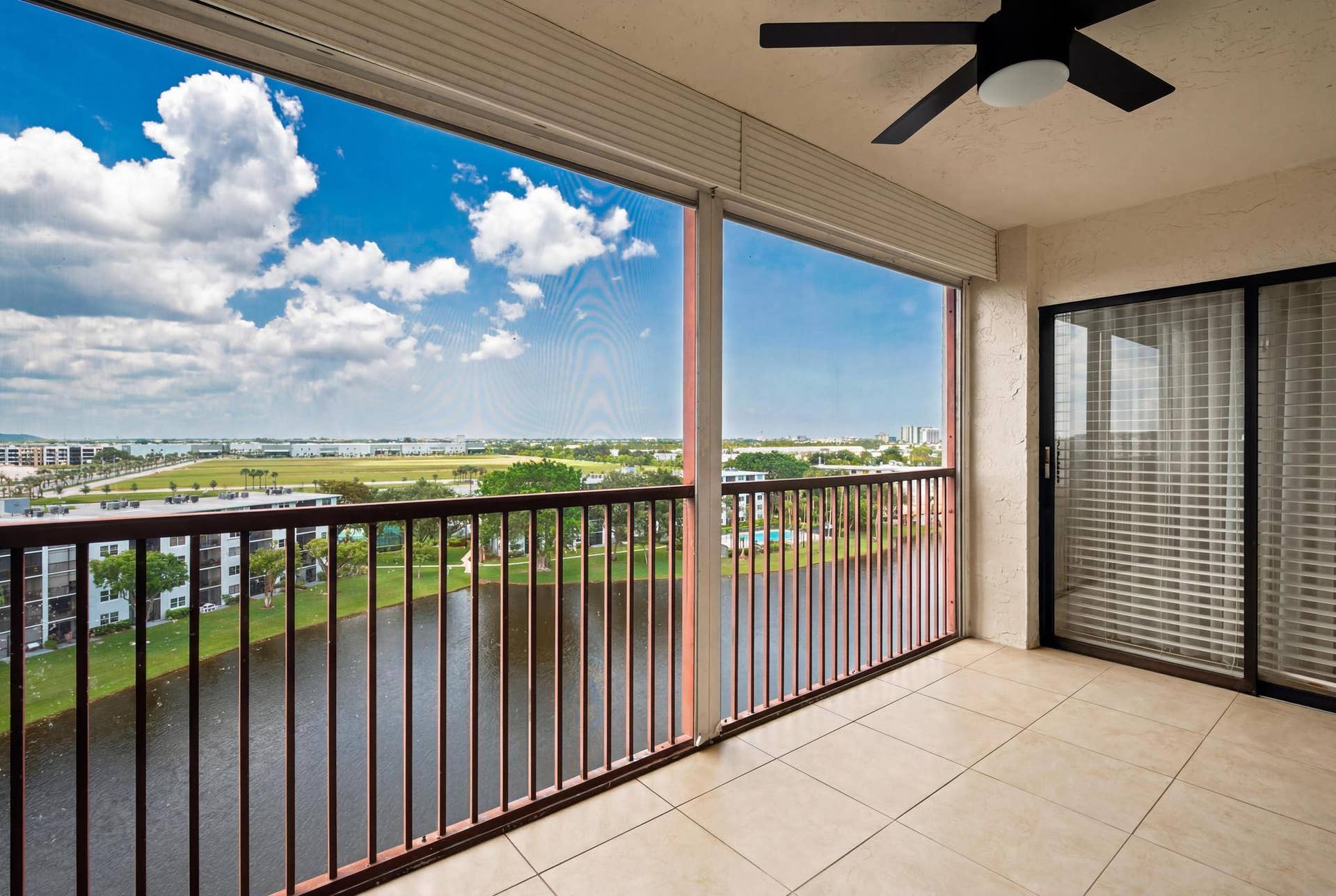 2215 Cypress Island Drive, #906, Pompano Beach, FL 33069 DSC09060_reedit_f59868c7-2