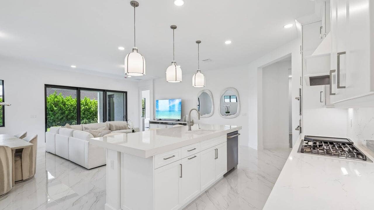5633 Saint Armands Way, Westlake, FL 33470 Kitchen