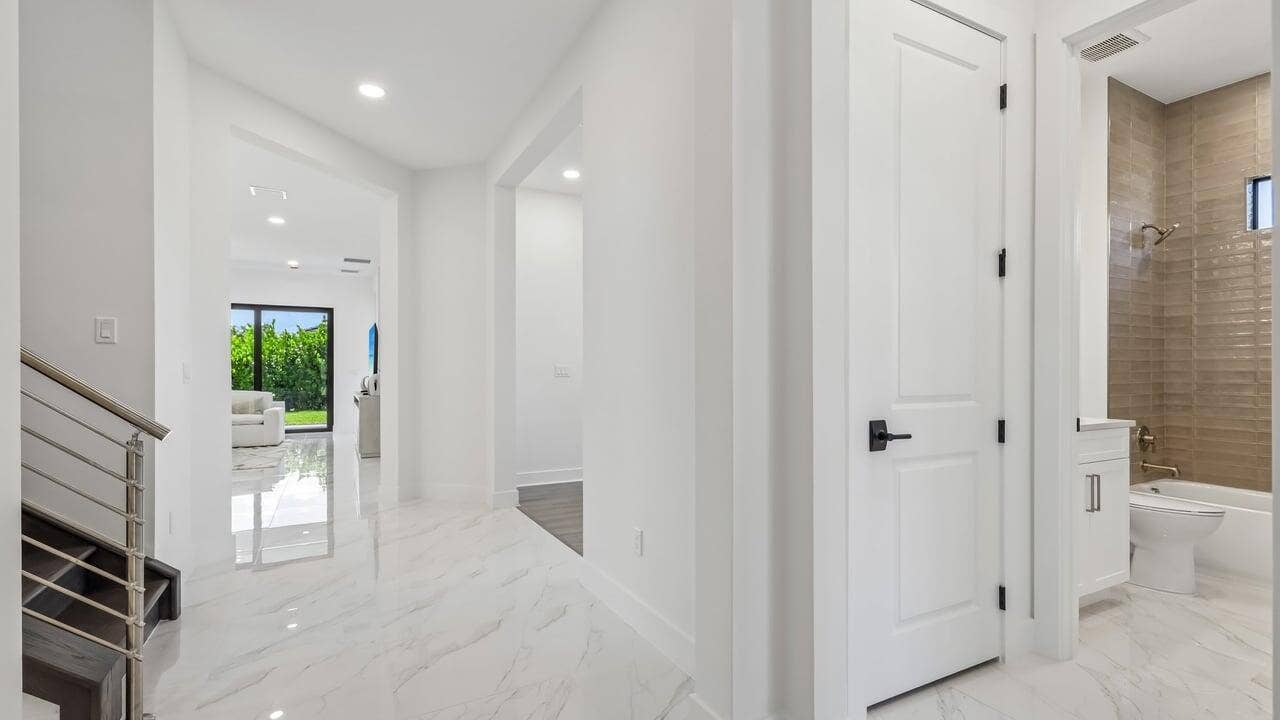 5633 Saint Armands Way, Westlake, FL 33470 Foyer