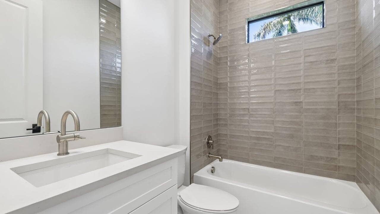 5633 Saint Armands Way, Westlake, FL 33470 Bath