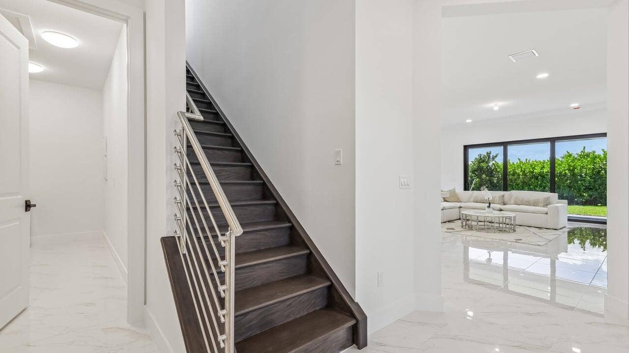5633 Saint Armands Way, Westlake, FL 33470 Stairs to Bonus
