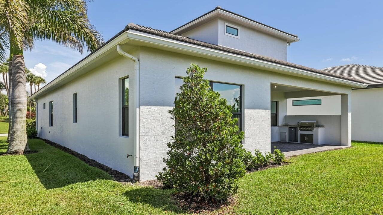 5633 Saint Armands Way, Westlake, FL 33470 Rear Exterior