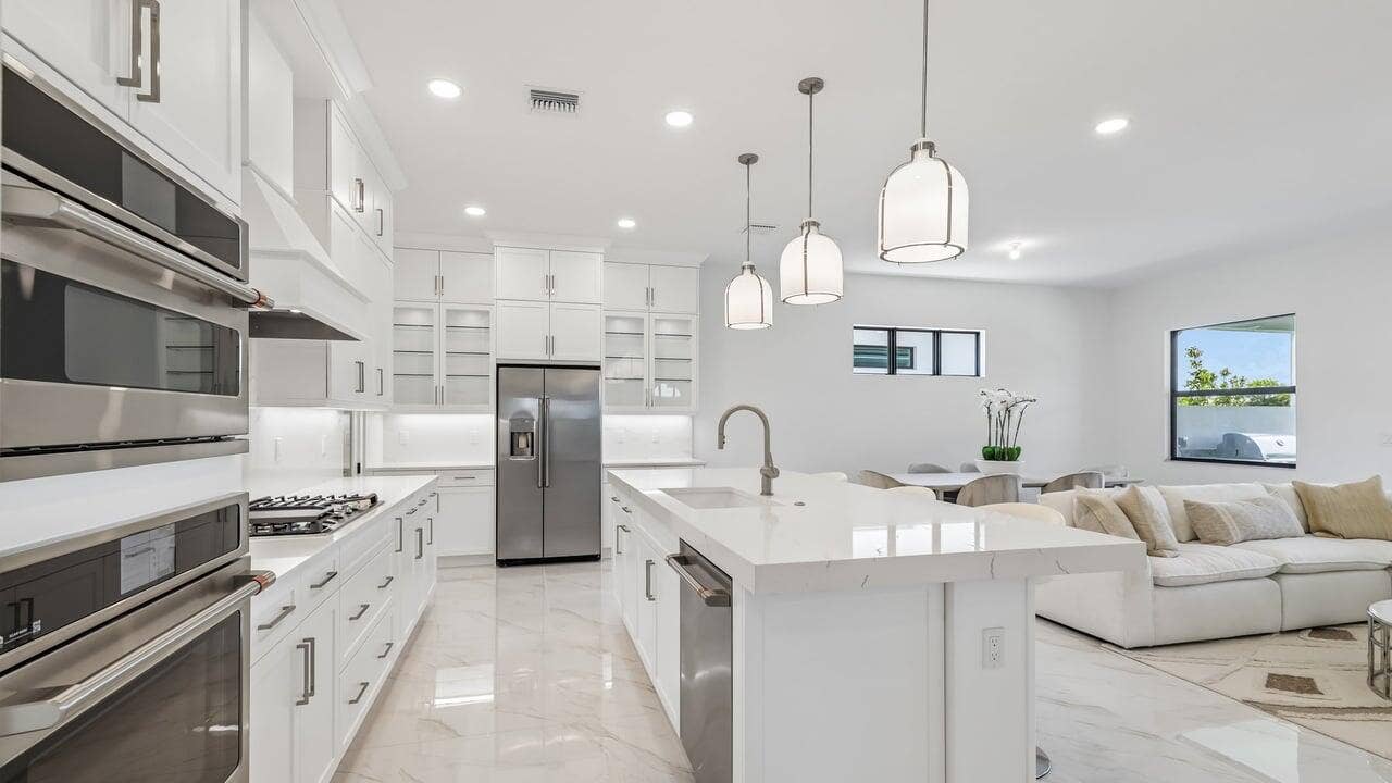 5633 Saint Armands Way, Westlake, FL 33470 Kitchen