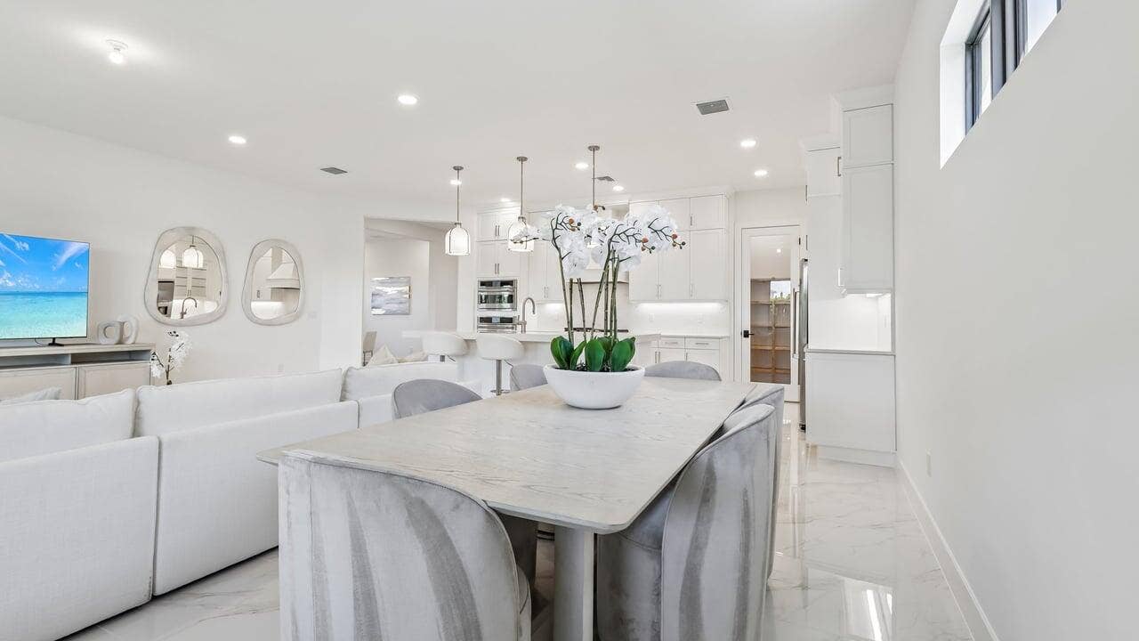 5633 Saint Armands Way, Westlake, FL 33470 Dining