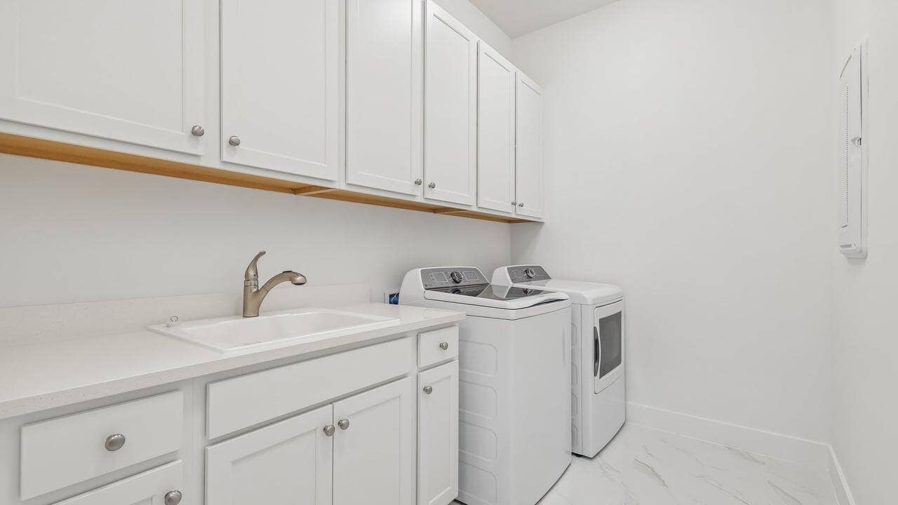 5633 Saint Armands Way, Westlake, FL 33470 Laundry