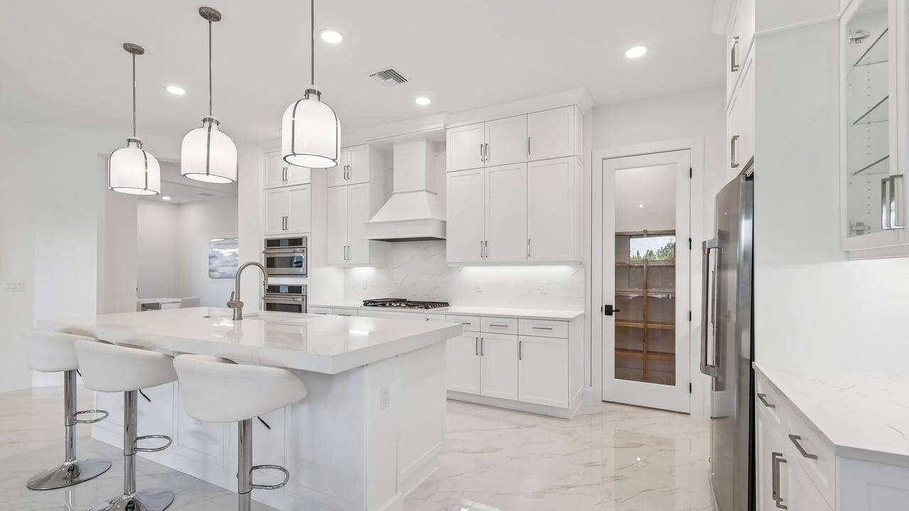 5633 Saint Armands Way, Westlake, FL 33470 Kitchen