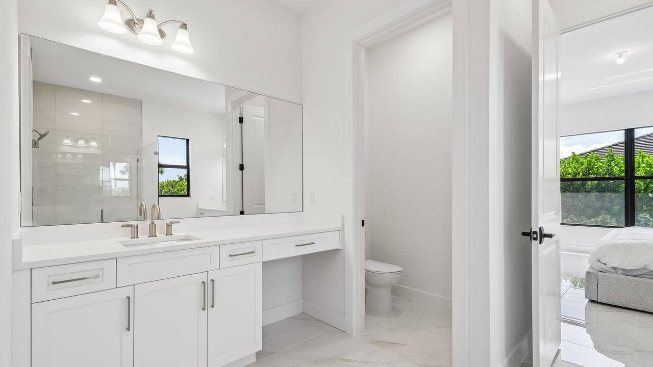 5633 Saint Armands Way, Westlake, FL 33470 Owner's Bath