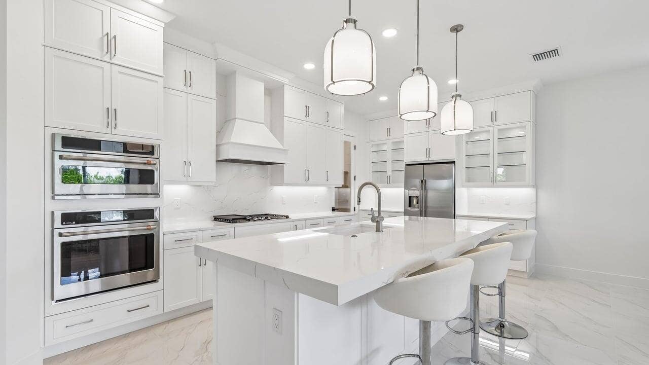 5633 Saint Armands Way, Westlake, FL 33470 Kitchen
