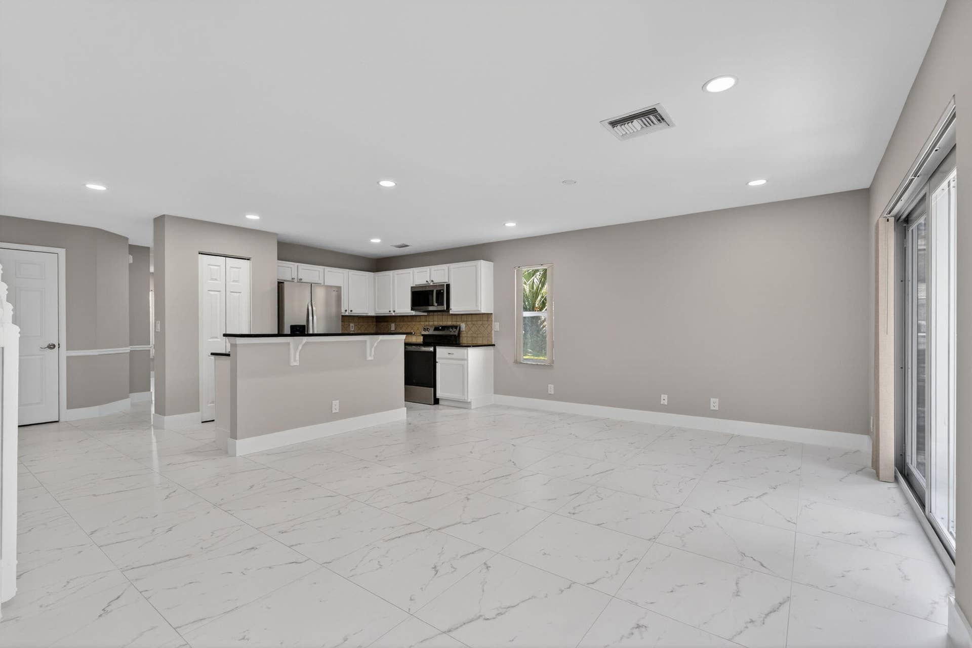 106 Fox Meadow Run, Jupiter, FL 33458 Family/Dinning