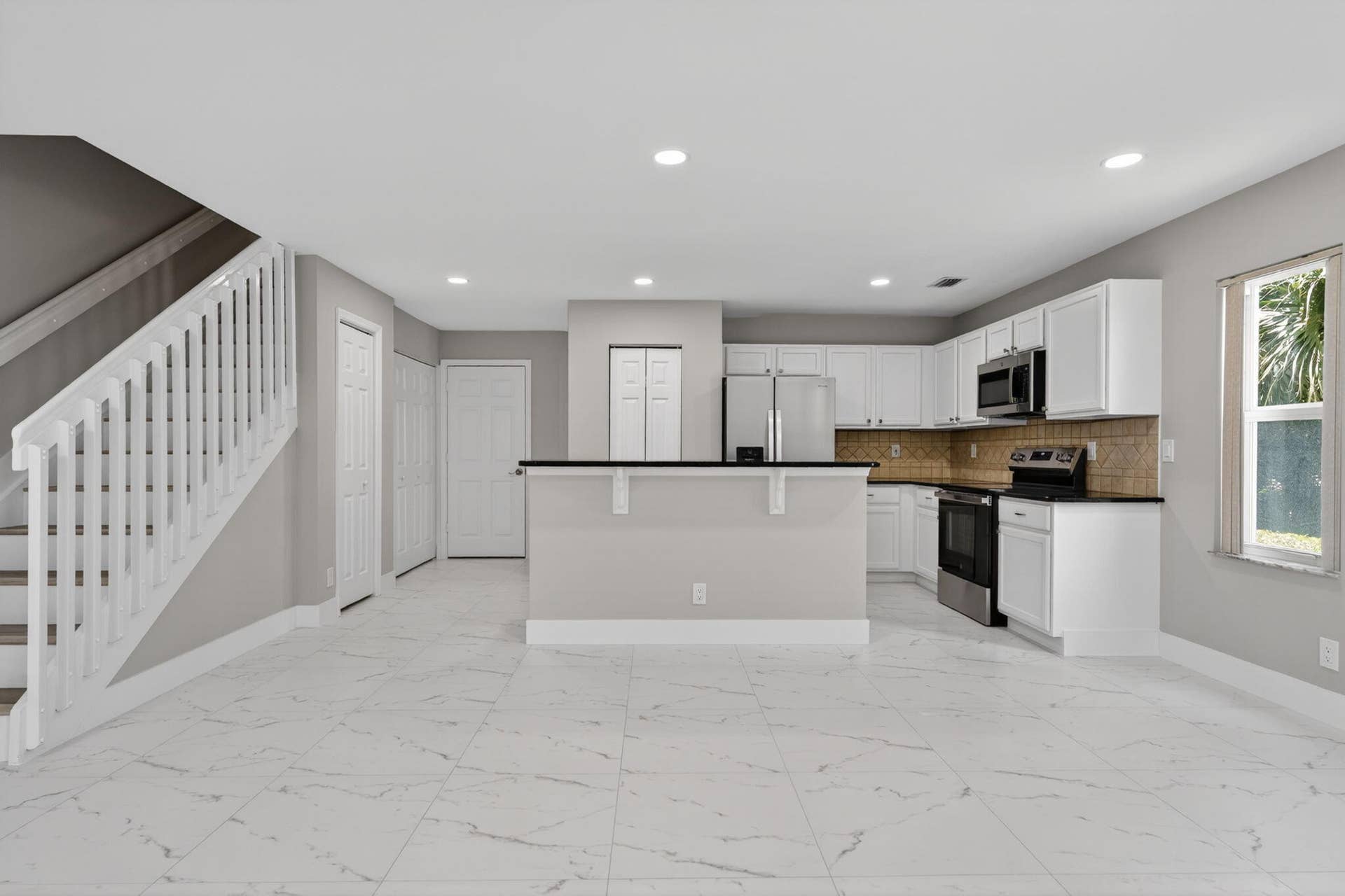 106 Fox Meadow Run, Jupiter, FL 33458 Family/Dinning