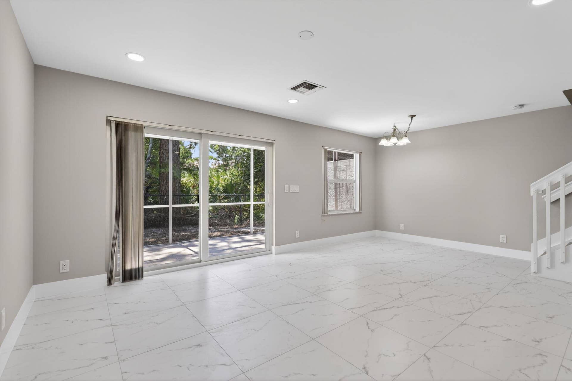 106 Fox Meadow Run, Jupiter, FL 33458 Family/Dinning