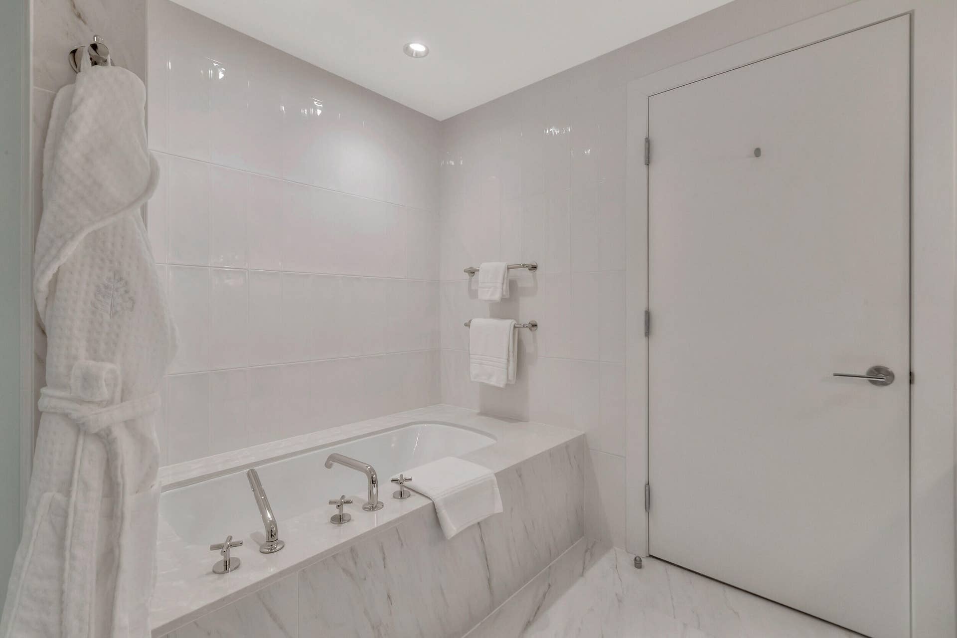 525 N Fort Lauderdale Beach Boulevard, #602, Fort Lauderdale, FL 33304 44__g6i3894