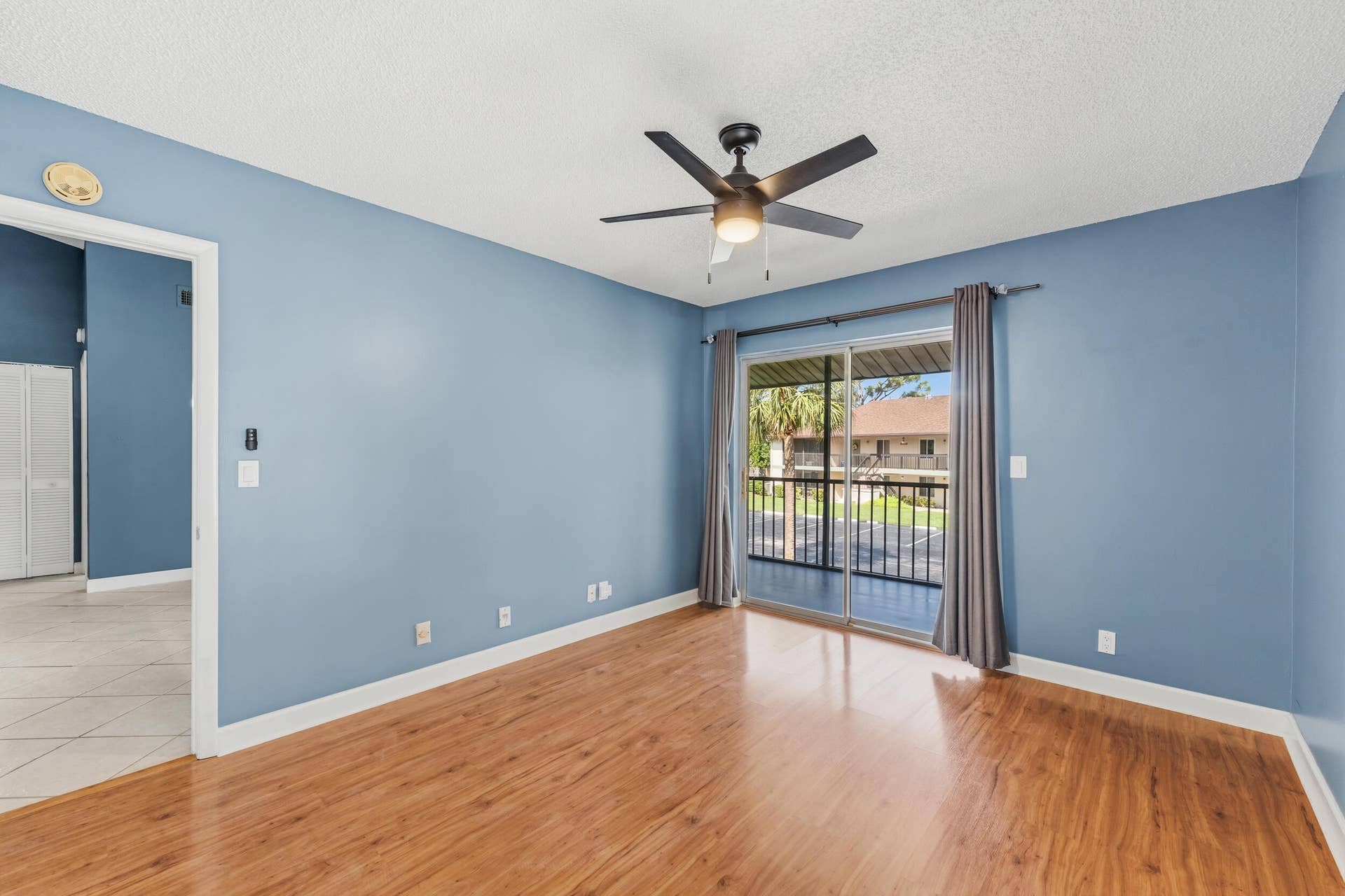 6314 Chasewood Drive, #E, Jupiter, FL 33458 Primary bedroom with slider out to screen balcony