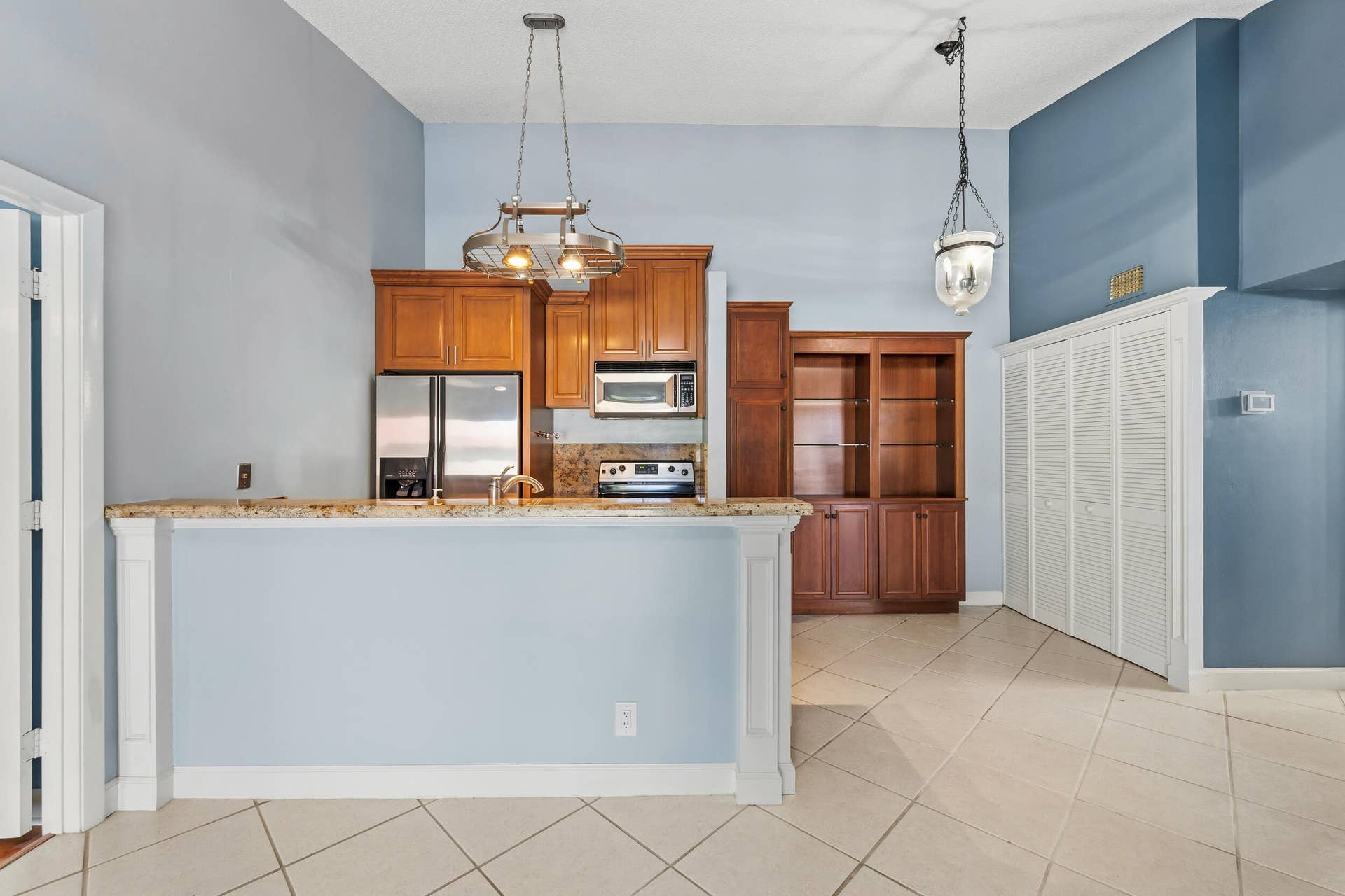 6314 Chasewood Drive, #E, Jupiter, FL 33458 Update kitchen with SS appliances