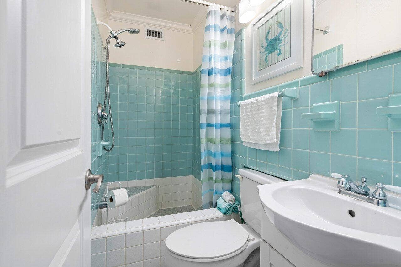 11091 Ellison Wilson Road, North Palm Beach, FL 33408 Full Bathroom