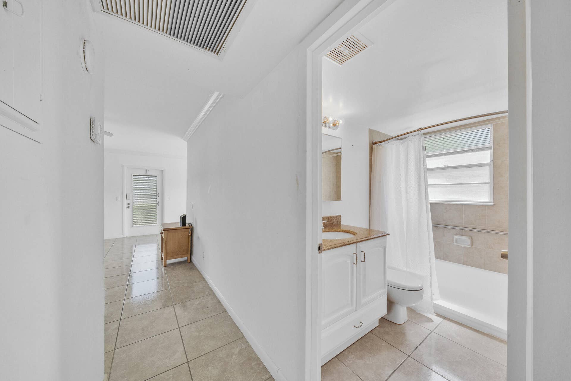 13 Guest Bathroom (1)
