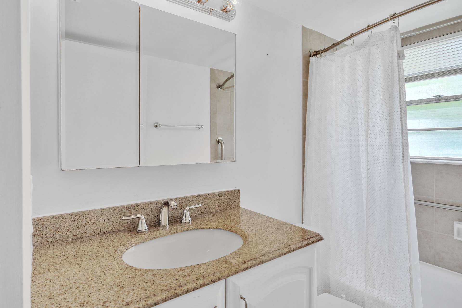 13 Guest Bathroom (2)