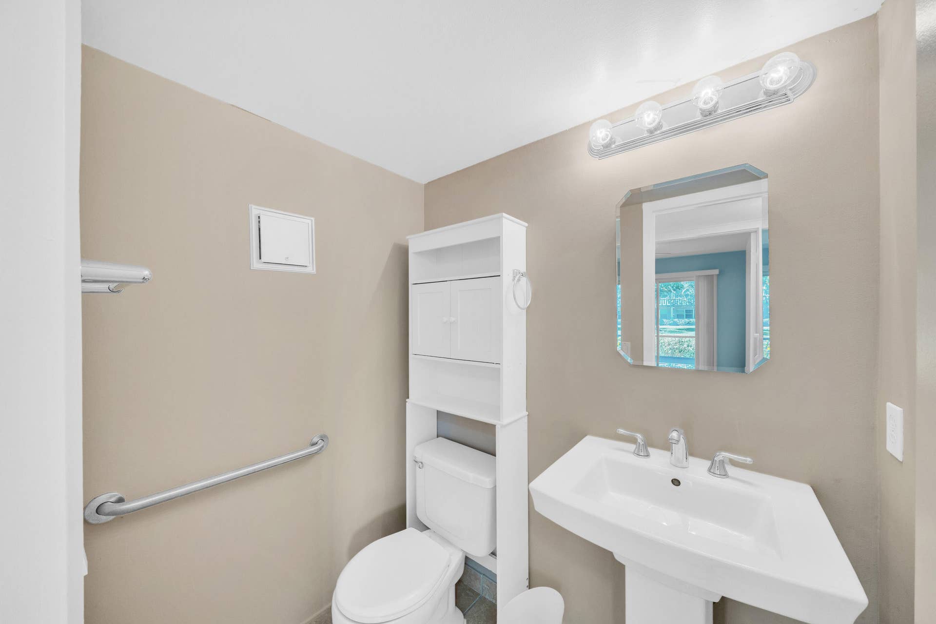 11 Half Bath (2)