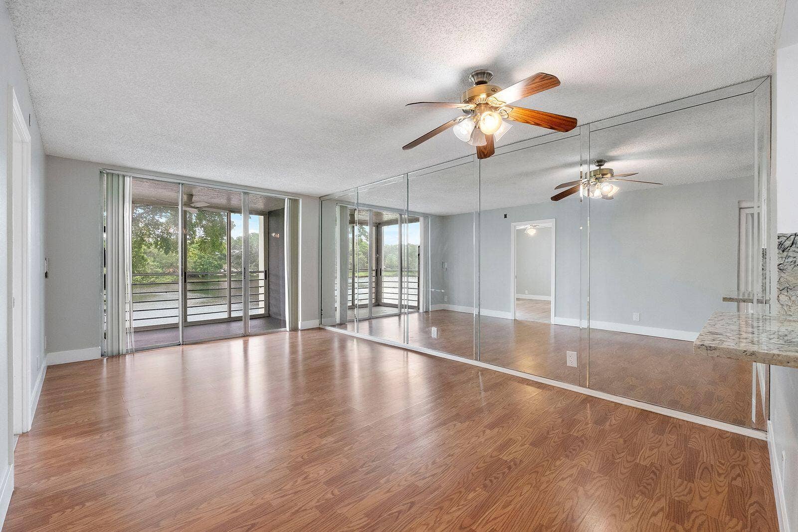 9450 Poinciana Place, #211, Davie, FL 33324 XYtfzniw
