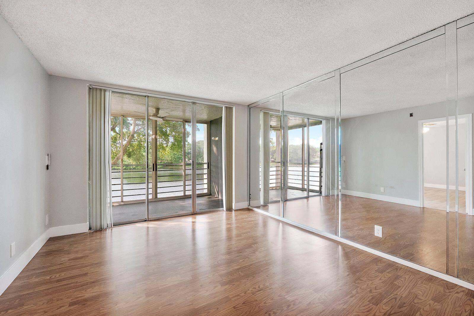 9450 Poinciana Place, #211, Davie, FL 33324 u0aluIwA