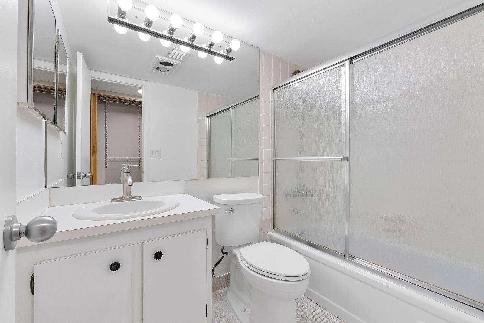 9450 Poinciana Place, #211, Davie, FL 33324 AG45k_dg