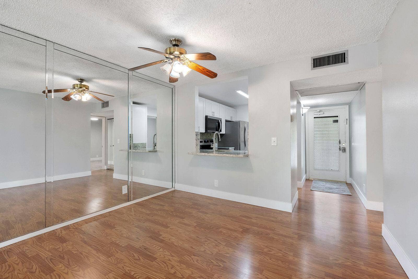 9450 Poinciana Place, #211, Davie, FL 33324 fykqR3vw