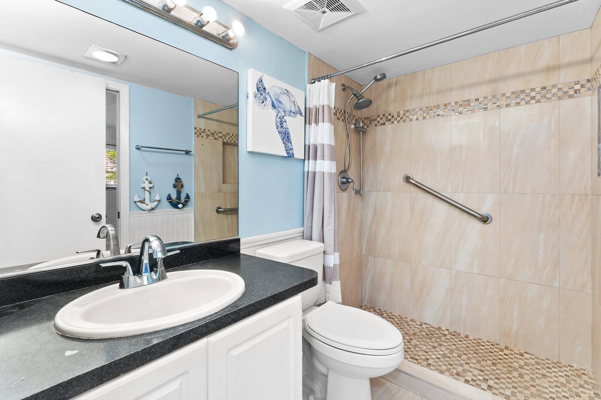 3605 S Ocean Boulevard, #229, South Palm Beach, FL 33480 Guest Bathroom