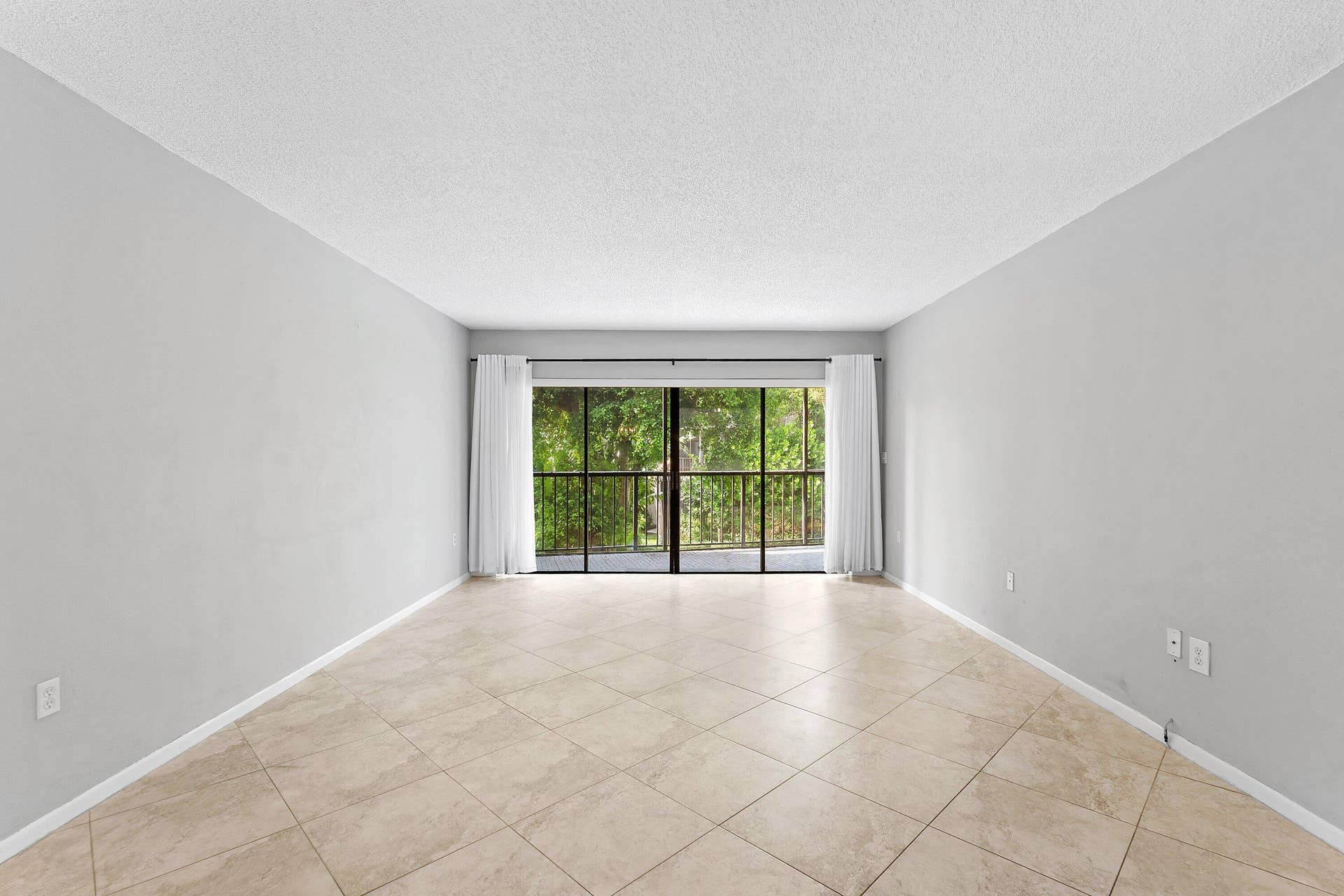 3605 S Ocean Boulevard, #229, South Palm Beach, FL 33480 Living Room