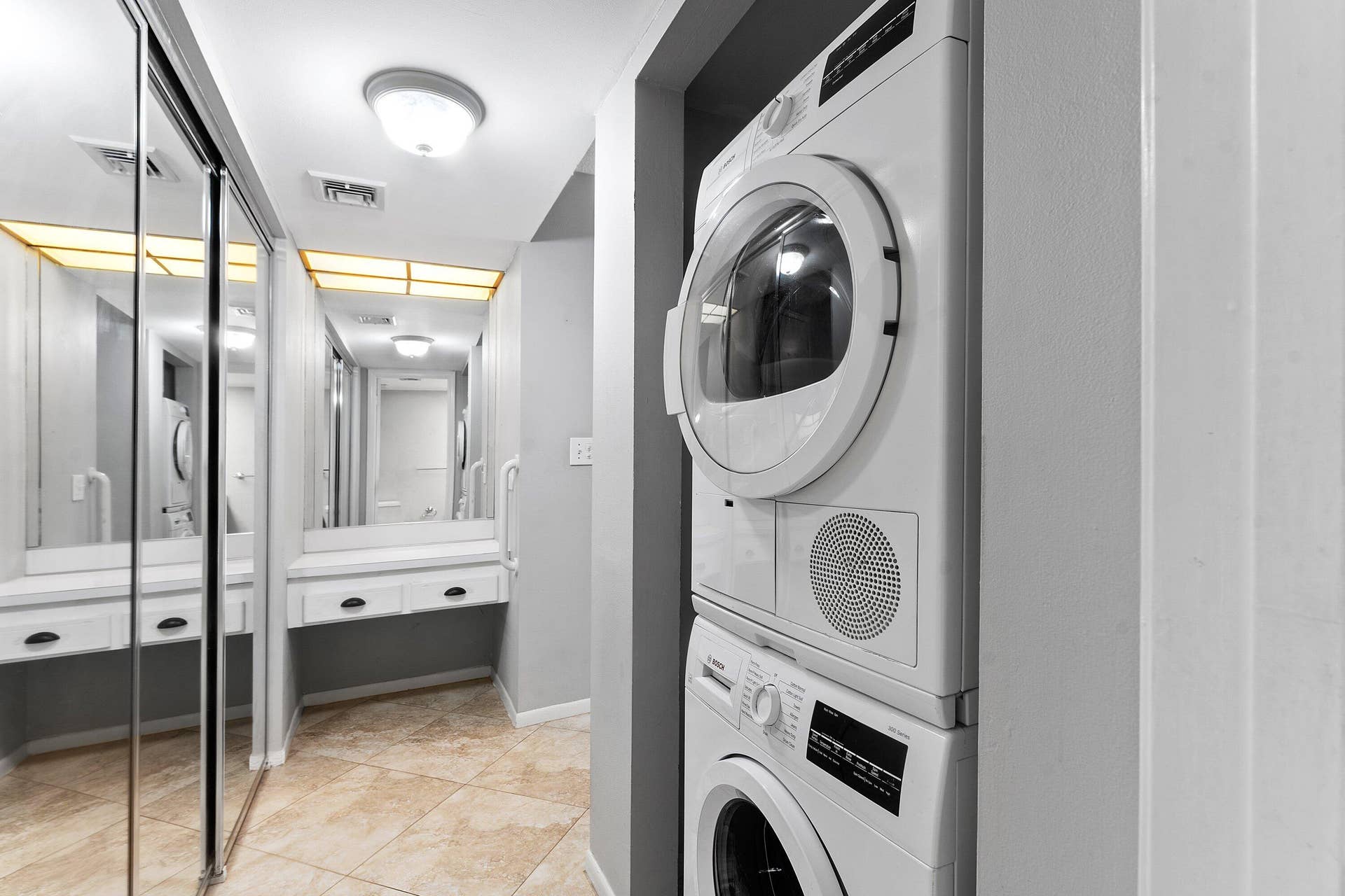 3605 S Ocean Boulevard, #229, South Palm Beach, FL 33480 Bosch Washer & Dryer