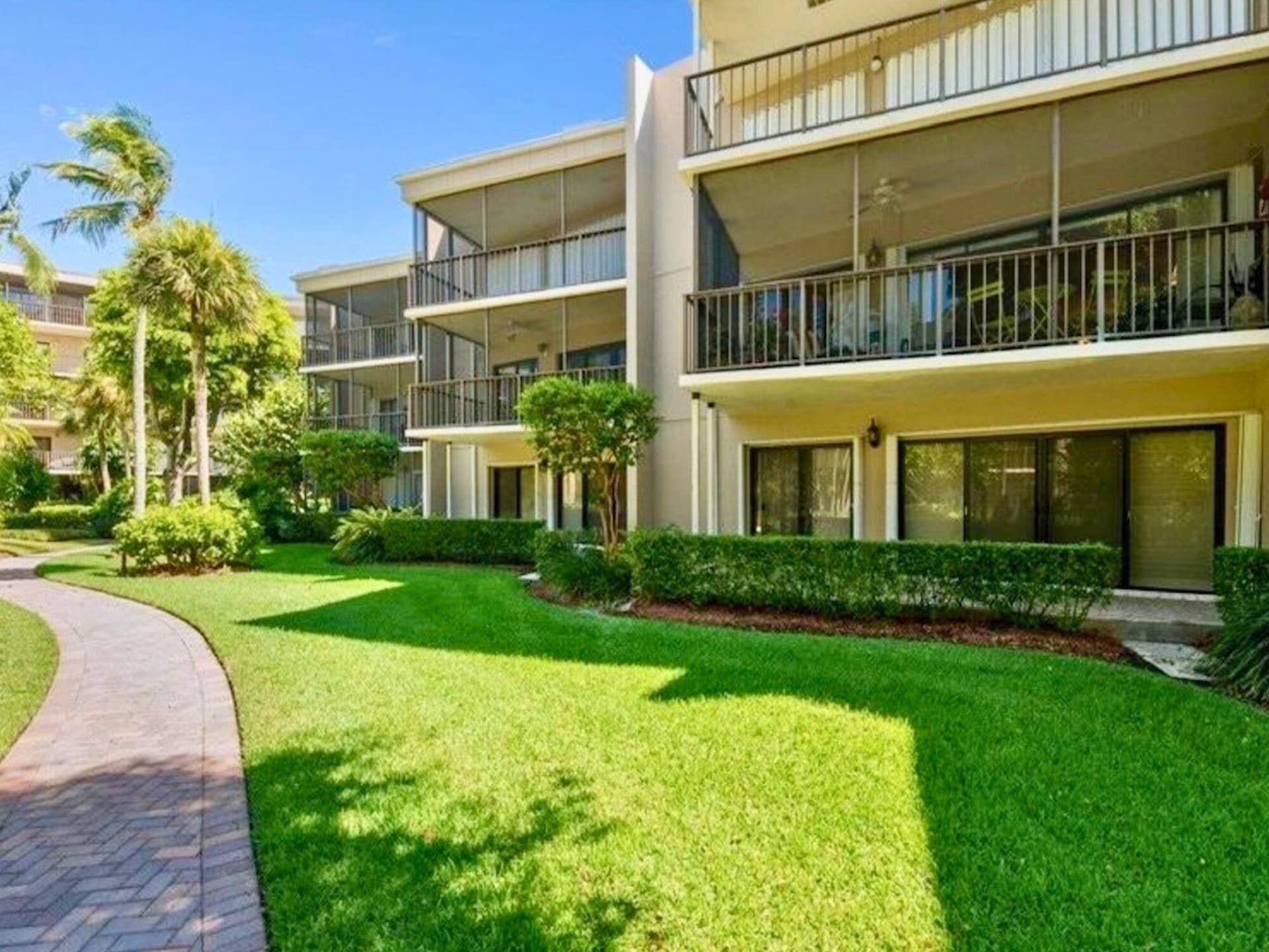 3605 S Ocean Boulevard, #229, South Palm Beach, FL 33480 Garden Walkway