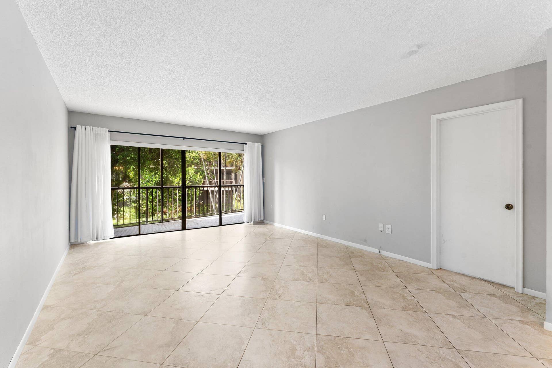 3605 S Ocean Boulevard, #229, South Palm Beach, FL 33480 Living Room