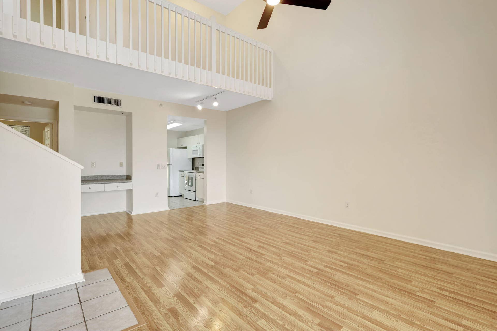 4812 S Central Boulevard, #24, Jupiter, FL 33458 Bright Great Room